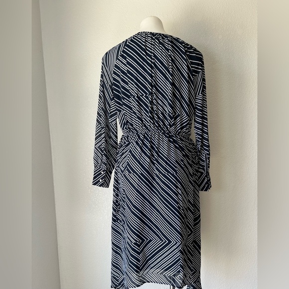 H&M Zig Zag Midi Dress Navy & White Size 8 - Picture 5 of 5